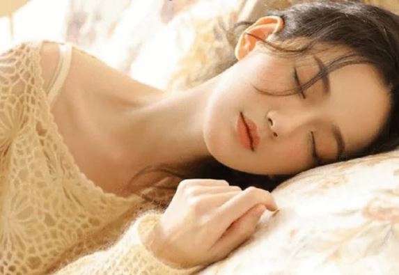 Phụ nữ khi ngoại tình sẽ trao hết cho người tình 3 thứ không còn dành cho bạn