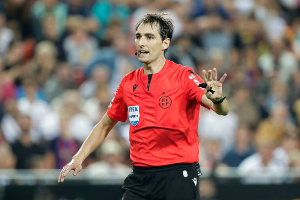 Trọng tài bắt chính trận El Clasico: Kí ức đẹp của Xavi