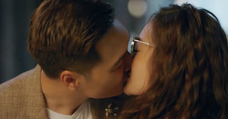 Thùy Anh - Mạnh Trường khổ vì đóng cảnh hôn trên nền nhạc 'quẩy'