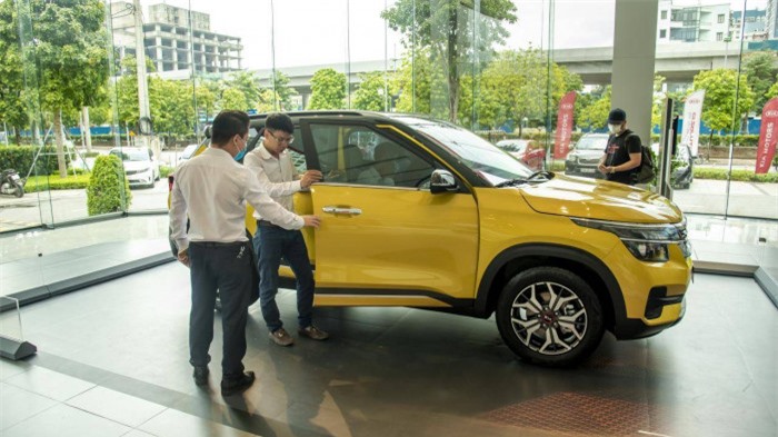 Đề xuất giảm lệ phí trước bạ cho ô tô lắp ráp trong năm 2023