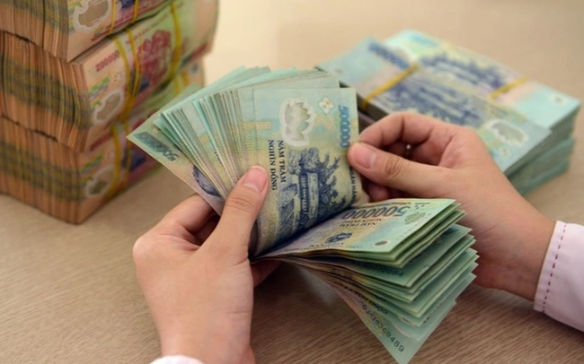 Lãi suất tiết kiệm nhiều ngân hàng giảm mạnh