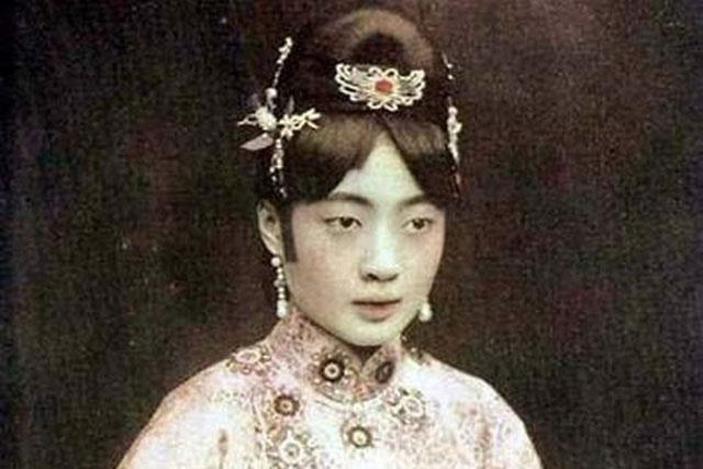 Hoàng hậu cuối cùng nhà Thanh "nghiện" khỏa thân để che lấp thiếu thốn trong đời sống chăn gối