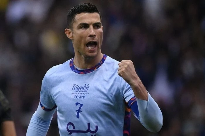 1. Cristiano Ronaldo (Al-Nassr, mức lương: 208,6 triệu USD/năm).