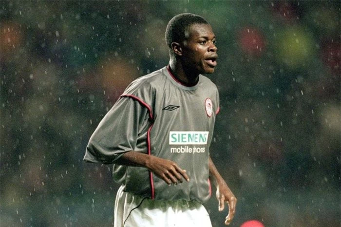  3. Peter Ofori-Quaye (Olympiacos, 10/1997). Trong trận thua 1-5 trước Rosenborg, Ofori-Quaye là tác giả của bàn danh dự cho Olympiacos. Thời điểm bấy giờ, anh mới 17 tuổi 6 tháng và 10 ngày. 