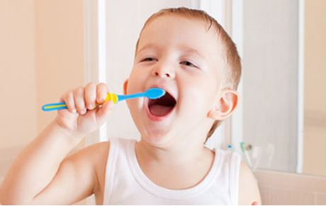 Thời điểm nào nên cho bé tự tập đánh răng?