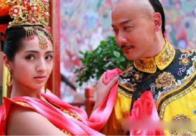 Hé lộ chuyện "hầu ngủ" từ thẻ bài của ông vua đào hoa Càn Long