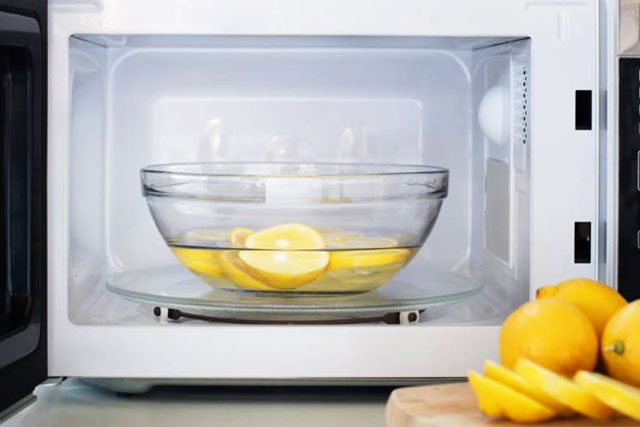 Bí quyết khử mùi hôi trong tủ lạnh và lò vi sóng đơn giản, ai cũng “trầm trồ”