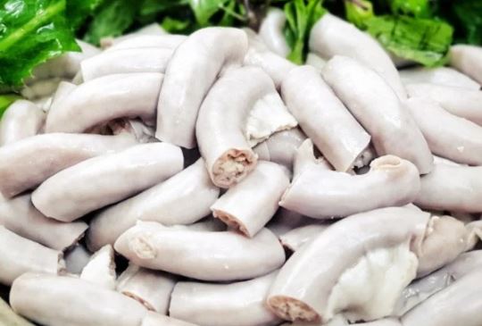 Lòng lợn luộc dùng nước lã là sai: Bỏ thứ này vào lòng trắng tinh, giòn sần sật lại không hôi