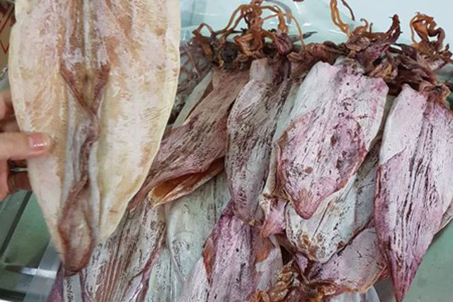 Cách chọn khô mực ngon ngọt, yên tâm ăn mà không sợ tẩm hóa chất