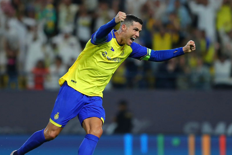 Ronaldo ăn mừng bàn thắng.