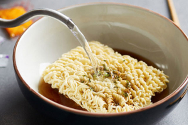 1 tuần ăn bao nhiêu gói mì tôm thì không hại sức khỏe?