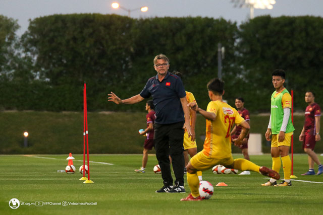 HLV Troussier siết kỷ luật, đưa ra yêu cầu nghiêm khắc với U23 Việt Nam