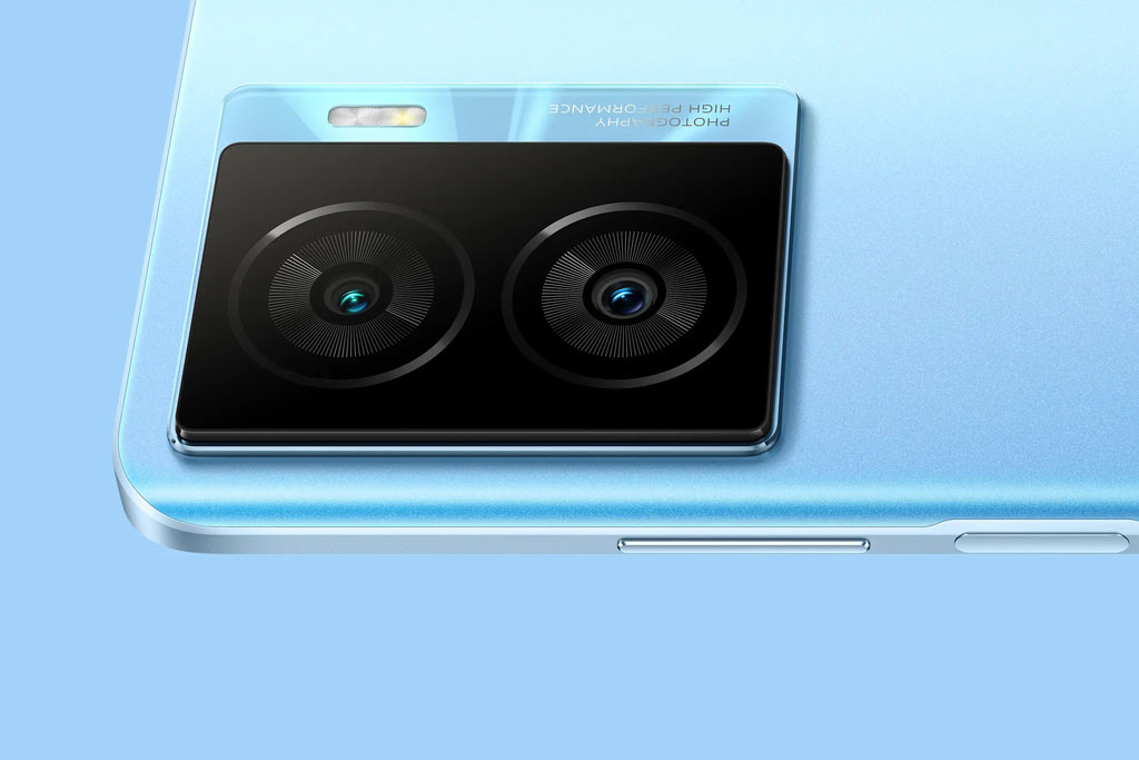 Smartphone 5G, RAM 8 GB, pin 6.000 mAh, sạc 80W, giá hơn 4 triệu