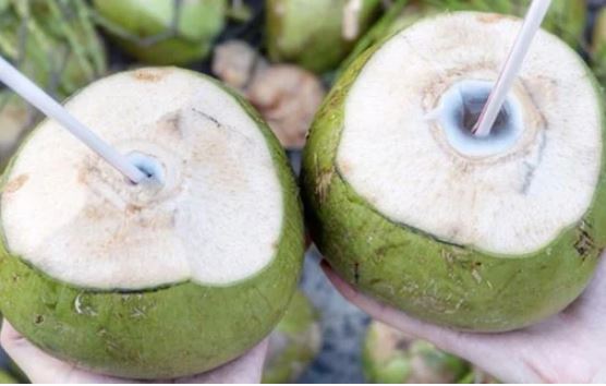 Nước dừa rất tốt nhưng 8 người này càng uống càng gây hại, nên tránh thật xa