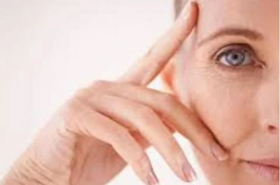 7 thói quen đẩy nhanh lão hóa, 'rút ngắn' tuổi thọ: Nhiều người vẫn làm thường xuyên