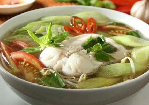 Nấu canh cá chỉ bỏ muối và nước lạnh thôi chưa đủ: Thả thêm thứ này vào món ăn hết mùi tanh thơm ngon