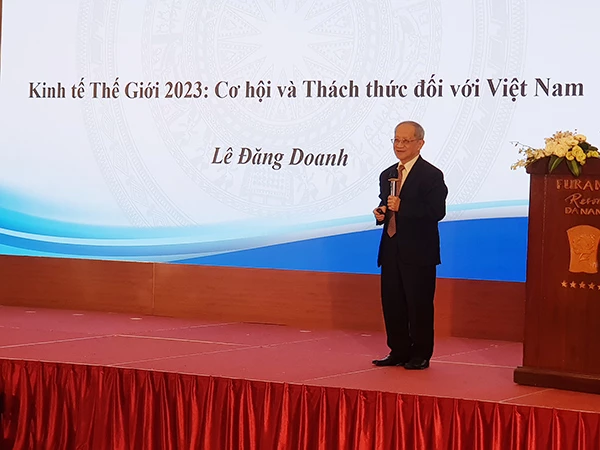 TStrình bày báo cáo “Kinh tế thế giới 2023 – Cơ hội và thách thức đối với Việt Nam” tại buổi “Gặp mặt do VCCI Đà Nẵng tổ chức chiều 21/3