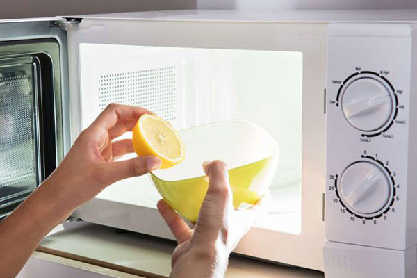 Cách làm sạch lò vi sóng trong vòng một nốt nhạc
