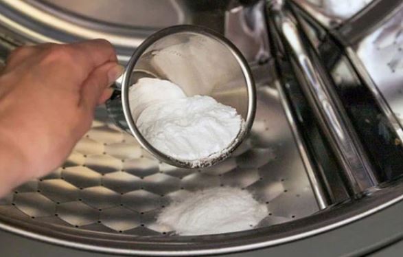 Thả nắm muối vào máy giặt tưởng "rảnh rỗi sinh nông nổi", biết công dụng ai cũng muốn học theo