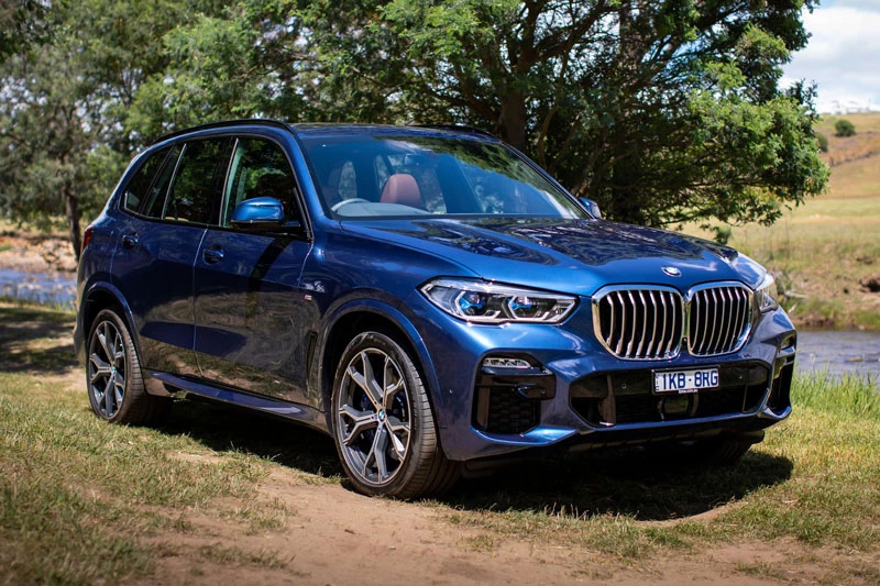2. BMW X5 2023 (giá khởi: 61.600 USD).