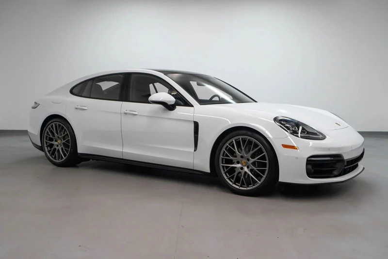 7. Porsche Panamera 2023 (giá khởi: 92.400 USD).