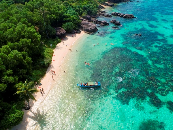 The attractive natural beauty of the An Thoi archipelago of Phu Quoc captivates tourists.