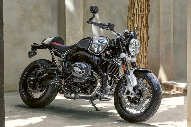 2. BMW R nineT 100 Years 2023 (giá khởi điểm: 19.995 USD).