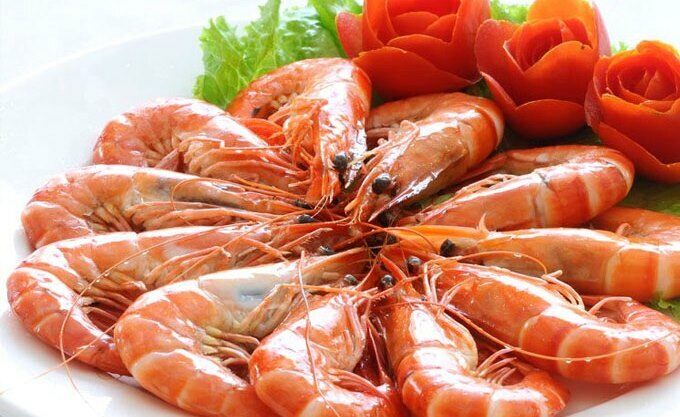 2 bộ phận của tôm nhiều người cố ăn để "chắc xương" nhưng thực tế ngược lại