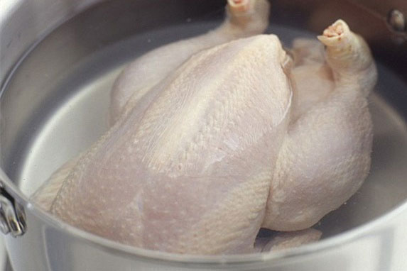 Tuyệt chiêu rã đông thịt gà nhanh trong vòng một nốt nhạc, không lo mất chất dinh dưỡng