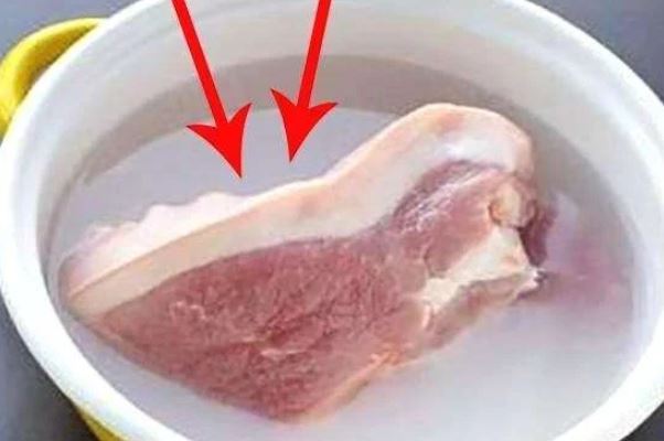 Thêm 1 loại gia vị khi rã đông, thịt cứng đến đâu cũng mềm ra trong tích tắc