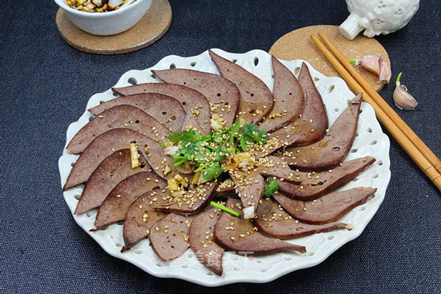 “Bệnh từ miệng mà vào”, thích mấy cũng nên tránh ăn 4 bộ phận này của lợn