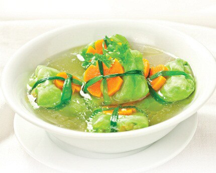 Loại rau "vua" vào mùa giá rẻ, một cốc nước ép có lượng canxi ngang cốc sữa