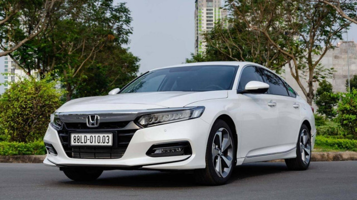 Nhiều ô tô bất ngờ sụt giảm doanh số