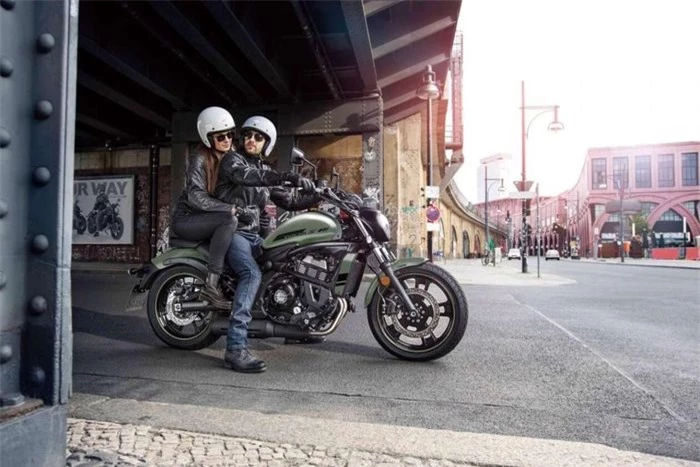 Trở lại thị trường mô tô Malaysia là Kawasaki Vulcan S 650 2023 có giá từ 36.500 MYR (khoảng 191,2 triệu đồng).