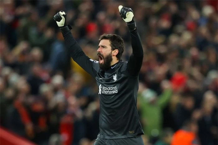 Thủ môn: Alisson Becker (Liverpool, định giá chuyển nhượng: 50 triệu euro).