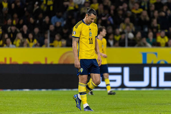 Ibrahimovic phá kỉ lục châu Âu trong ngày buồn