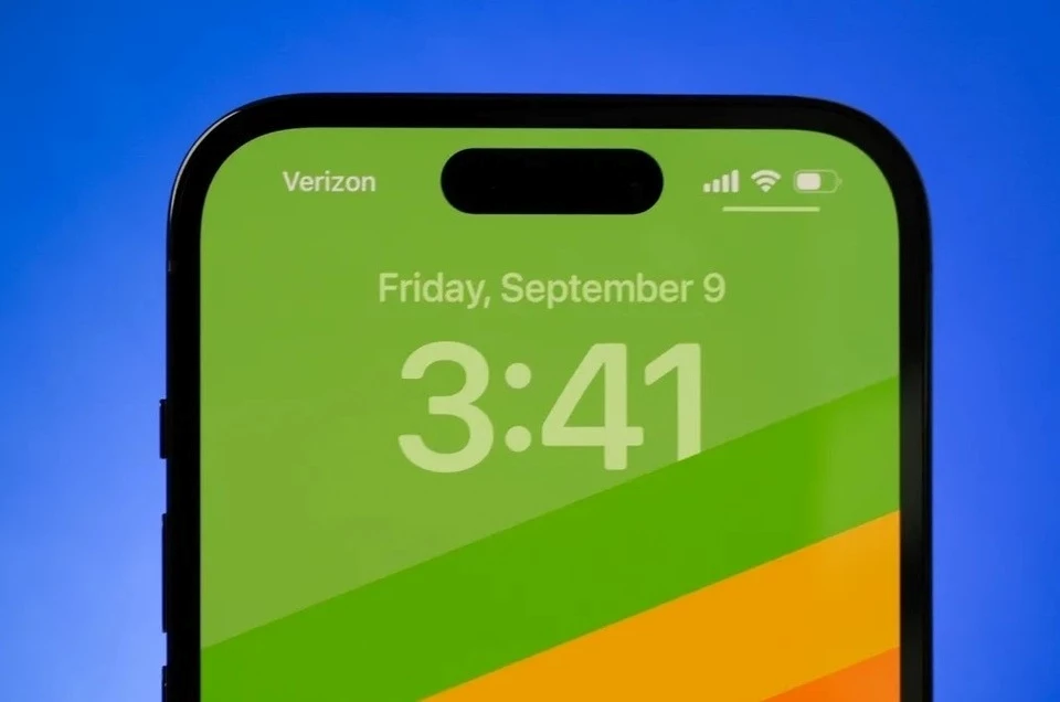 iPhone vẫn chưa thể bỏ notch trong 2 thế hệ kế tiếp. Ảnh: Cnet.