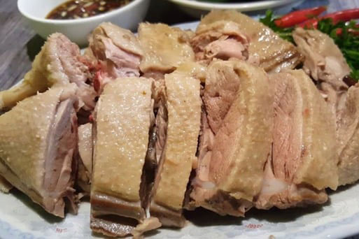 Luộc vịt chỉ dùng nước lạnh và gừng là sai: Thả thêm thứ này thịt hết sạch mùi hôi, đậm vị, hấp dẫn