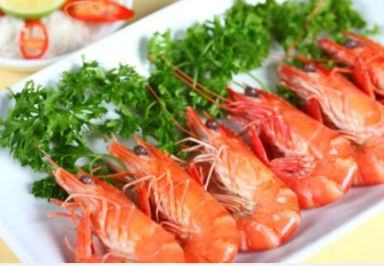 Hấp tôm, luộc tôm nhớ bỏ thêm củ này vào: Tôm đỏ au, đậm vị hết sạch mùi tanh