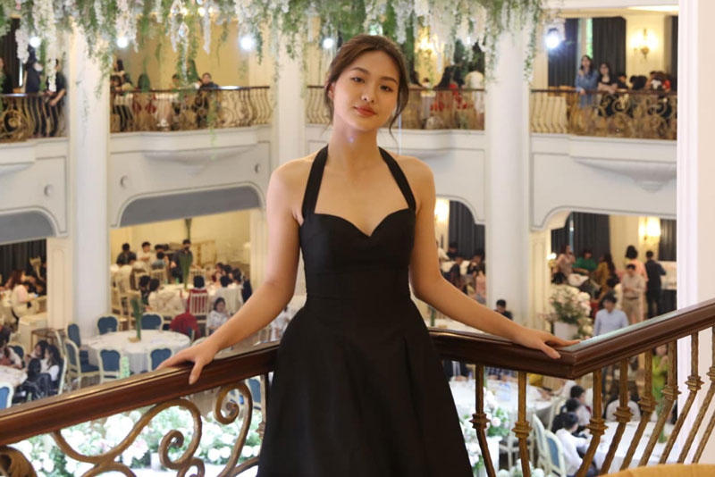 Con gái "hoa khôi bóng chuyền" Kim Huệ trổ mã ở tuổi 15, xinh như hoa hậu