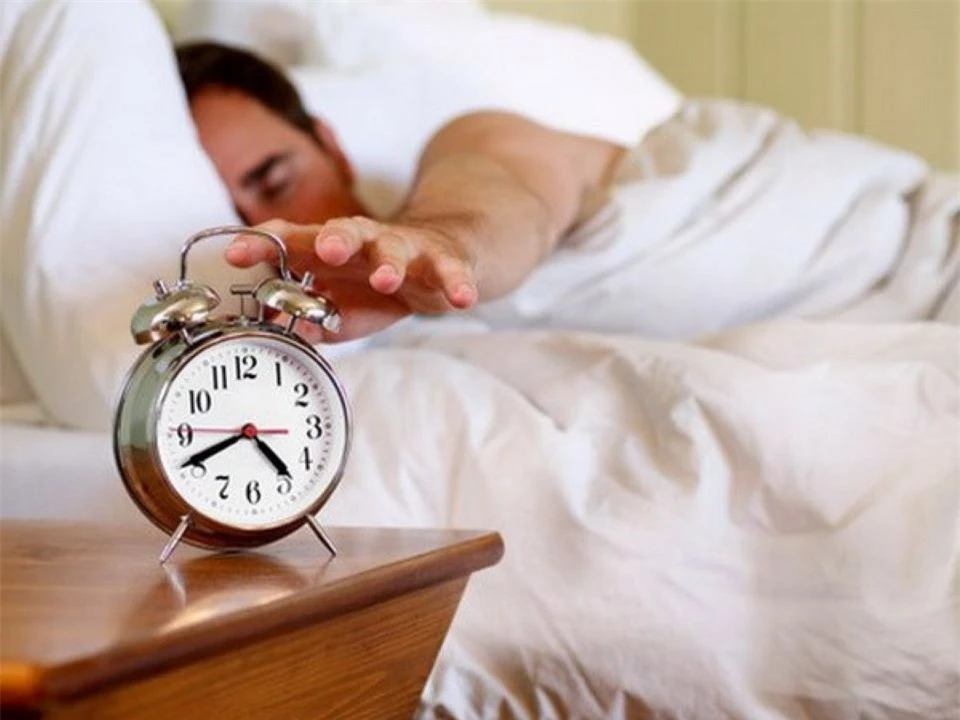 7 thói quen khiến bạn luôn thấy mệt mỏi khi thức dậy