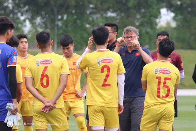 Báo Trung Quốc ngỡ ngàng trước màn trình diễn thất vọng của U23 Việt Nam