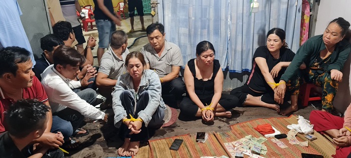 Bắt quả tang 15 đối tượng lắc tài xỉu tại Cần Thơ