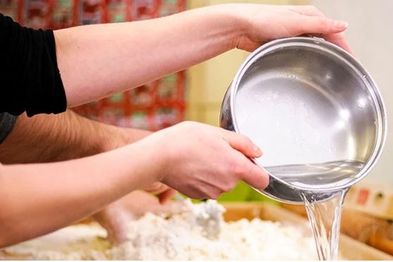 Lỡ tay nấu mặn đừng vội thêm nước: Cho thứ này vào là khắc phục ngay lập tức