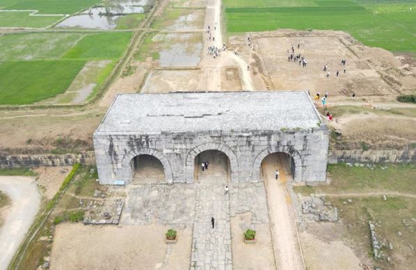 Nhiều phát hiện mới khi khai quật quanh 4 cổng di sản Thành nhà Hồ