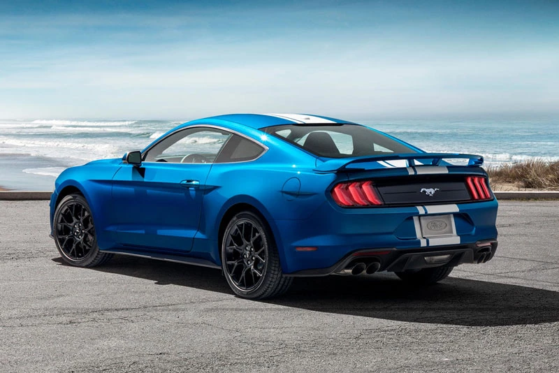 3. Ford Mustang 2023 (giá khởi điểm: 29.145 USD).