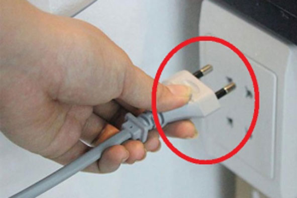 6 thiết bị ngốn điện hơn cả điều hòa, tủ lạnh: Dùng xong rút phích cắm kẻo hóa đơn tăng vọt, tốn tiền oan