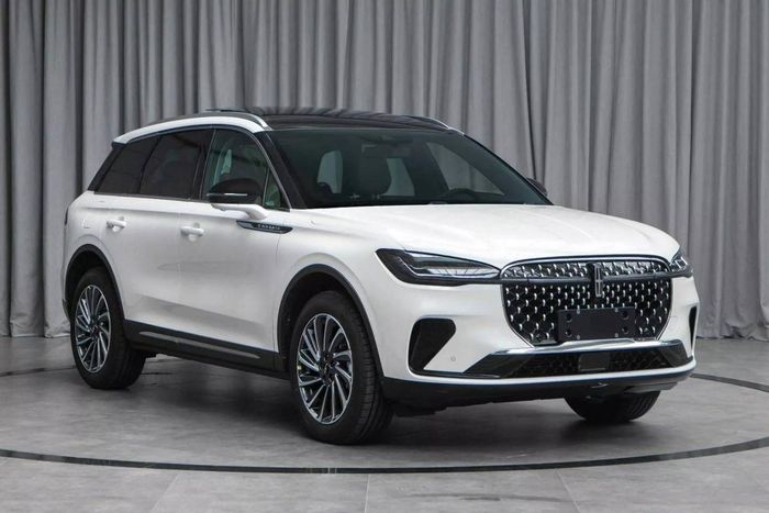 Cận cảnh Lincoln Corsair 2023 vừa trình làng