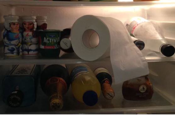 Ban đêm cứ đặt 1 cuộn giấy vào tủ lạnh, sáng ra điều kỳ diệu sẽ xảy ra khiến ai nấy đều bất ngờ