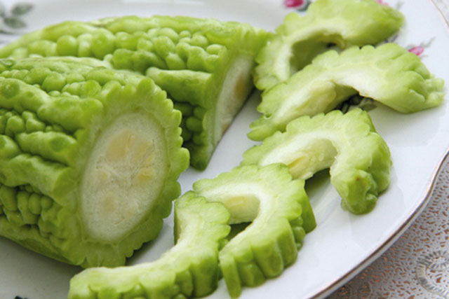 Bài thuốc chữa viêm họng cực nhanh với mướp đắng